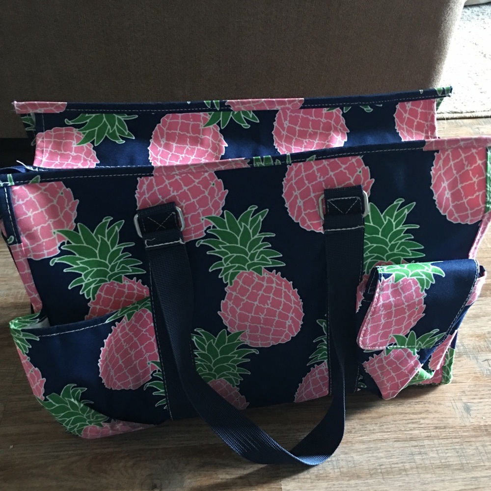 Simply Southern pineapple tote with pockets! 💼